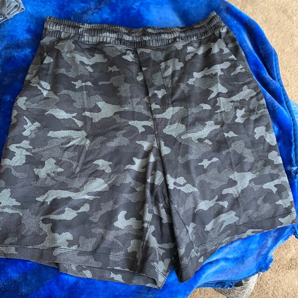 Men’s Linerless lululemon cameo shorts